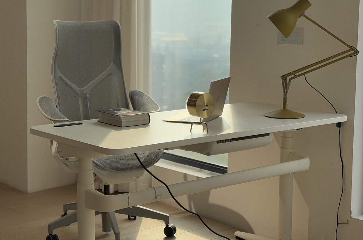 Smart lifting table and chair